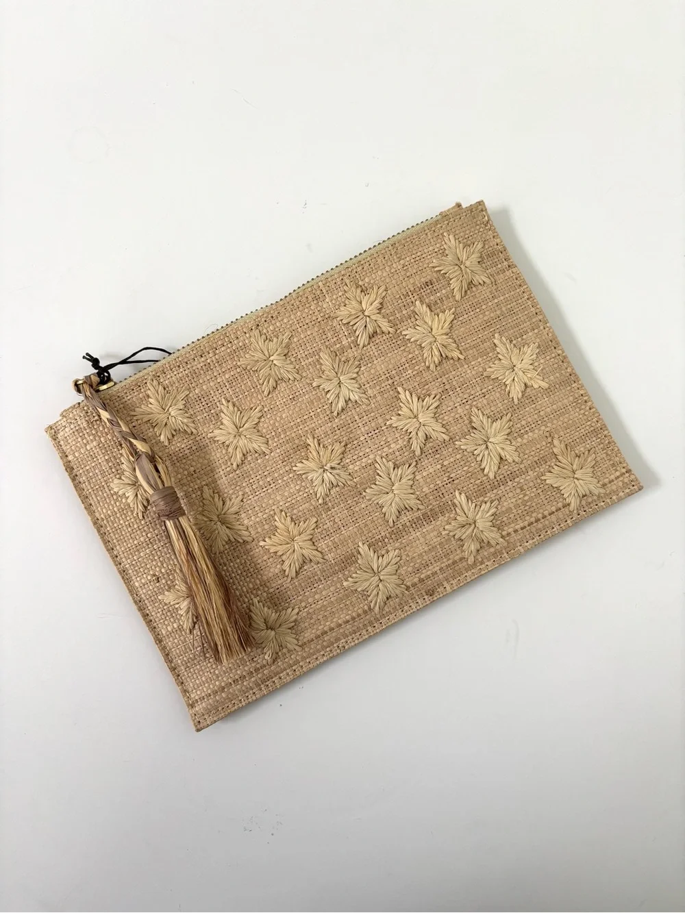KAYU Star Beige Woven Straw Clutch NWT Natural Zip-Closure Tassel